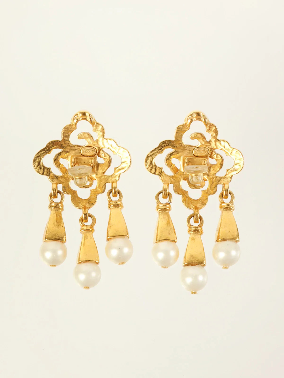 CHANEL 1997 Made Flower Motif Cc Mark Pearl Swing Earrings Gold