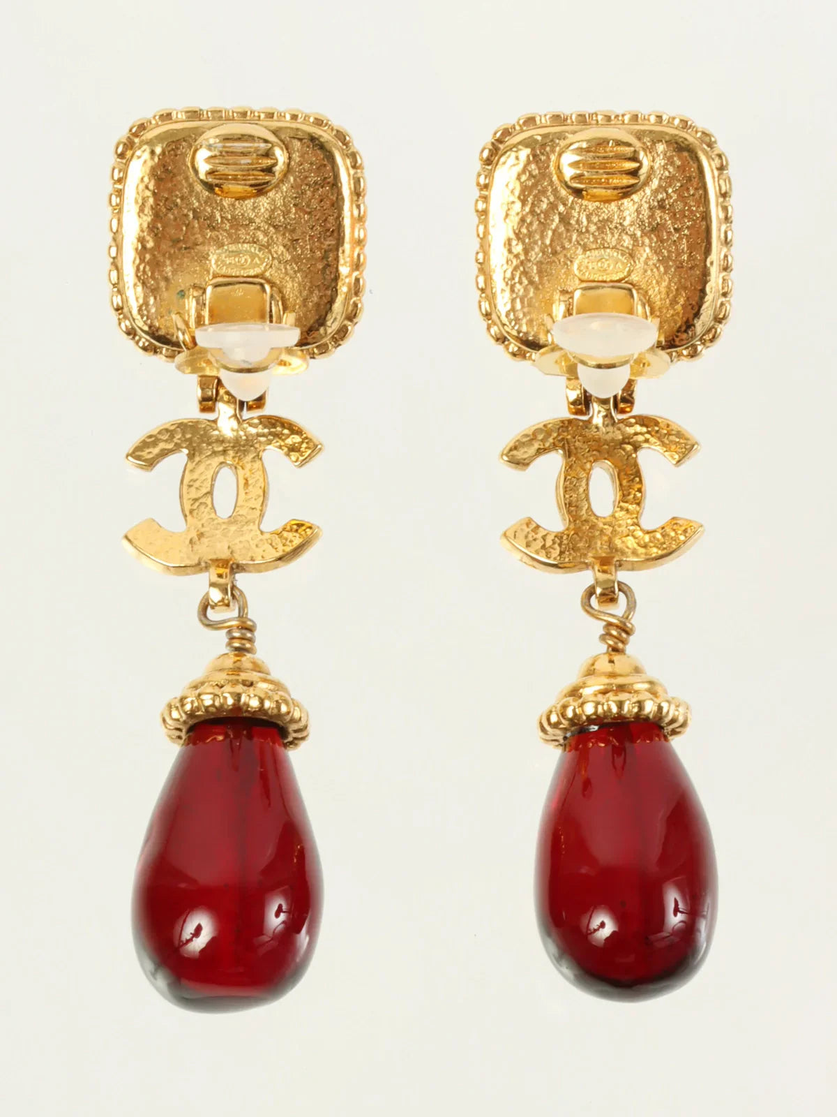 CHANEL 1996 Made Gripoix Teardrop Cc Mark Swing Earrings Gold/Red