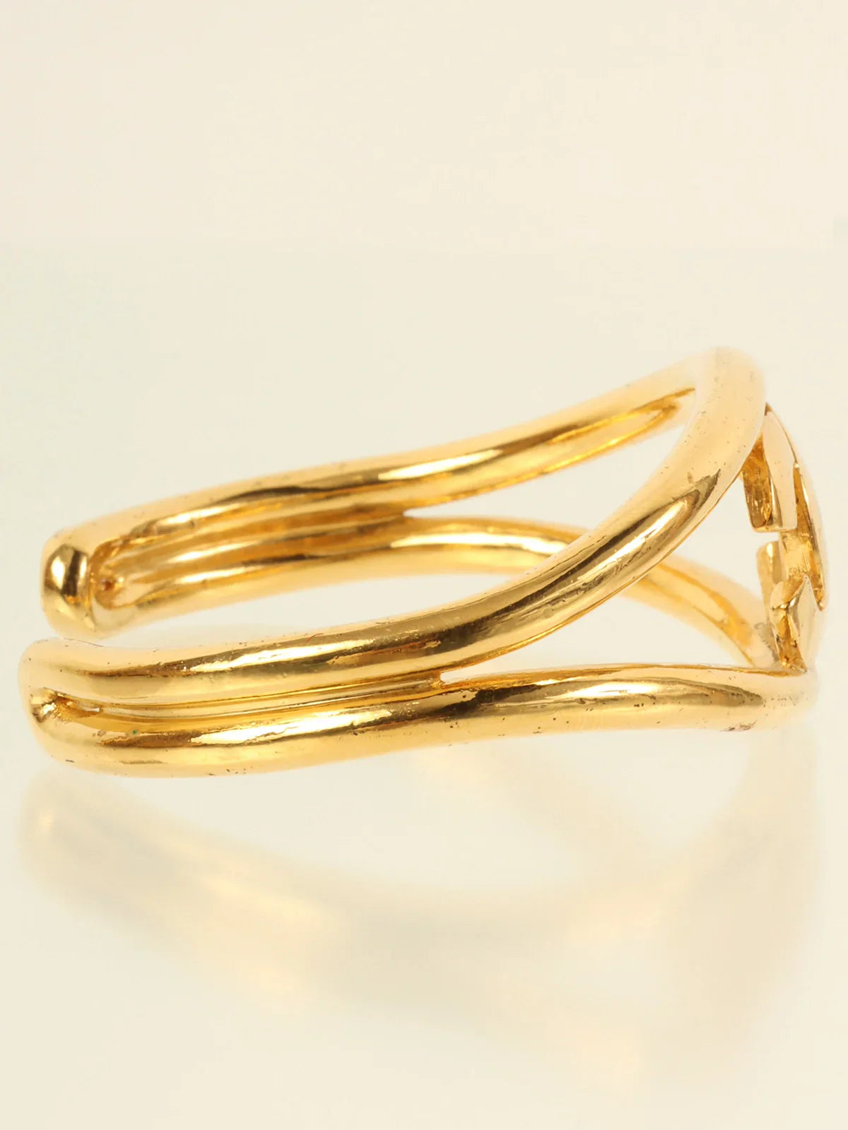 CHANEL 1997 Made Cc Mark Cutout Plate Bangle Gold