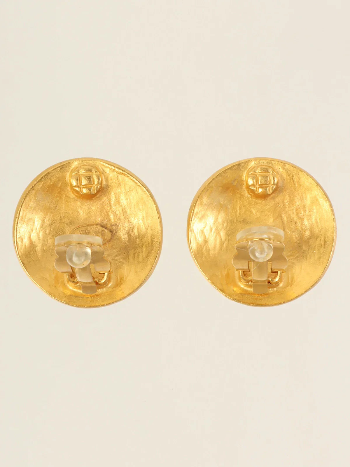 CHANEL 1996 Made Round Dotted Cc Mark Earrings Gold